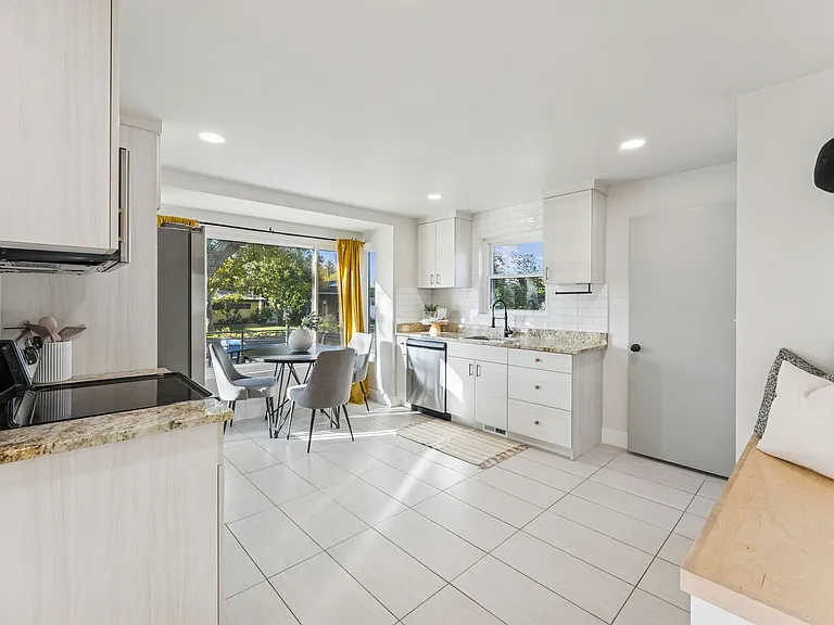 1021 E Millbert Ave — Photo 5
