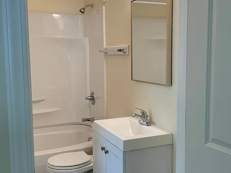 752 Addison Ave — Photo 9