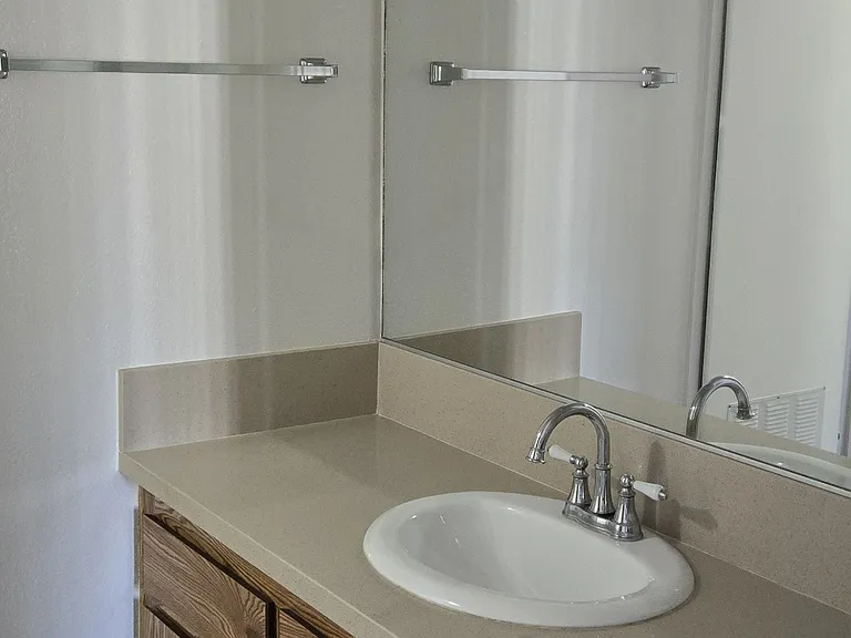 Franklin Luxury Apartments — Photo 39