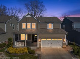 31080 Tremont Ln, Beverly Hills, MI