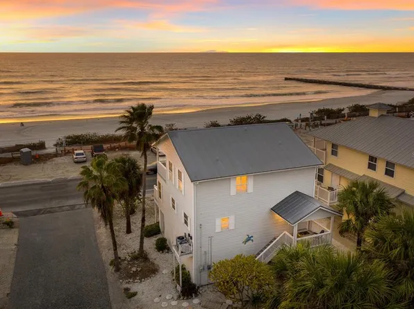 1107 Gulf Dr S, Bradenton Beach, FL 34217