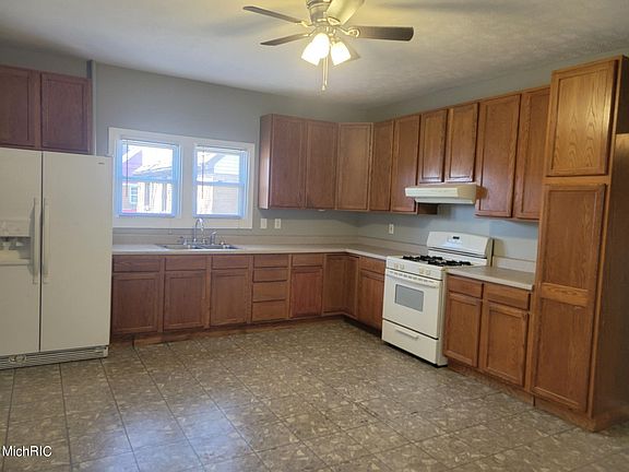 4th image of 826 Blackburn St SW