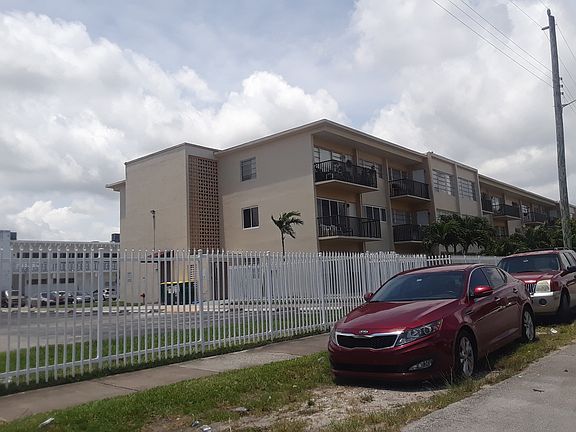 2nd image of 1400 NE 169th St APT 212