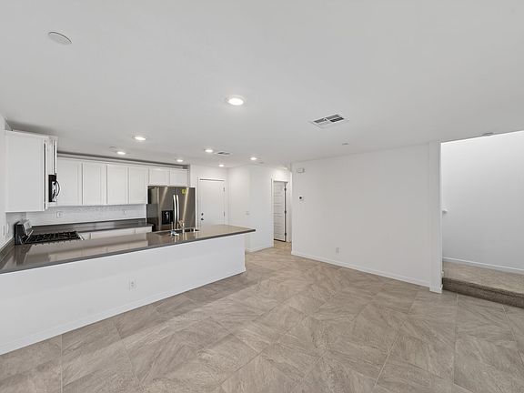 3rd image of 2322 Tate Ave