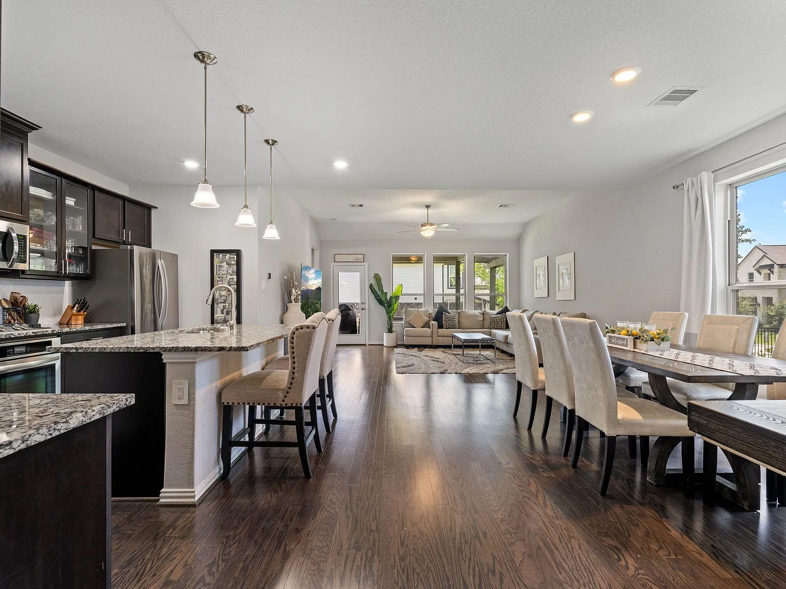 4 bed, 3.5 bath, 3058 sqft, $3,500 — Photo 4