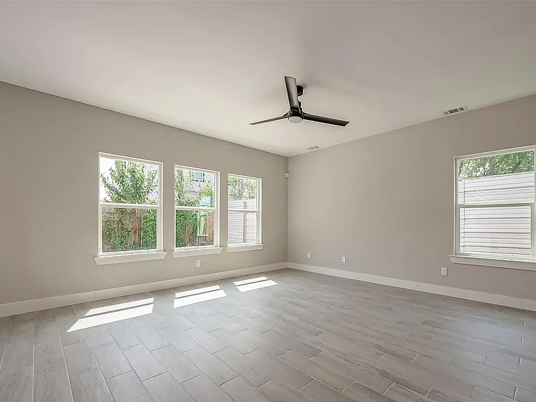 8128 Chateau St — Photo 10