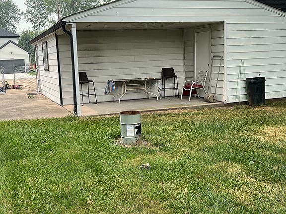2nd image of 27640 Bohn St