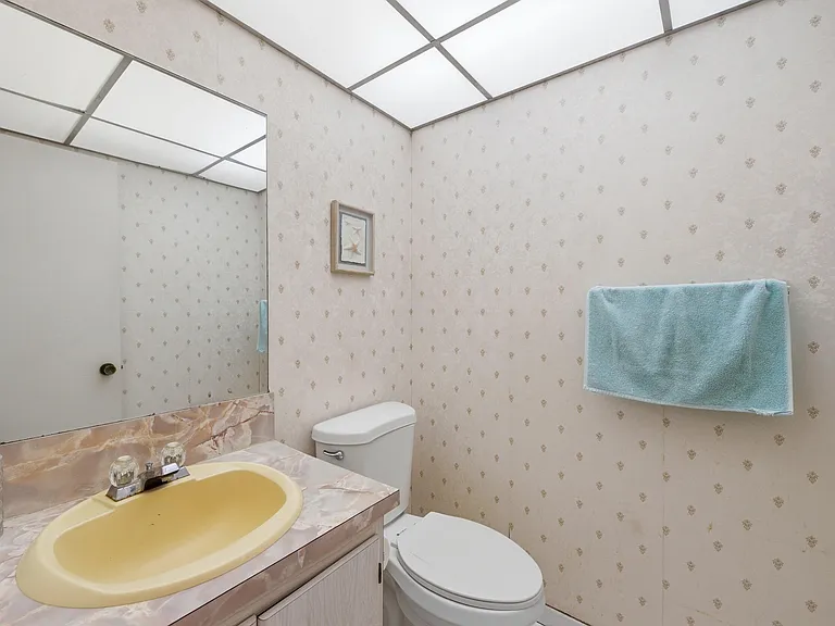 519 Burgundy St #K — Photo 15