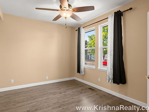 5th image of 1016 NE Creeksedge Dr