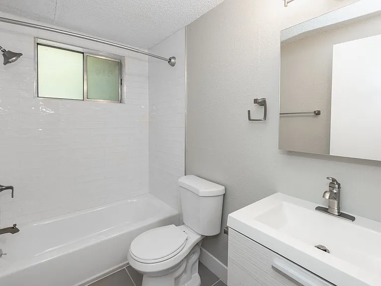 758 Clarkson — Photo 23