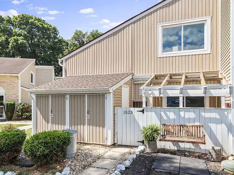 1523 Kensington Dr — Photo 19