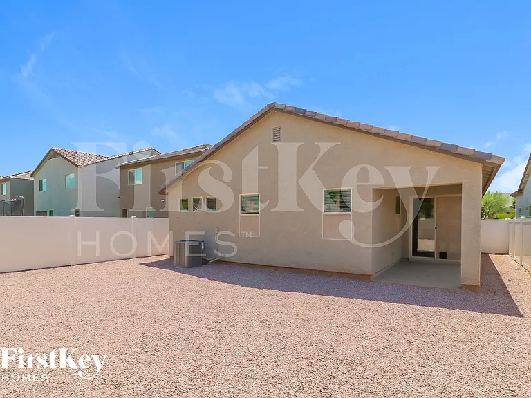 8920 W Jefferson St — Photo 15