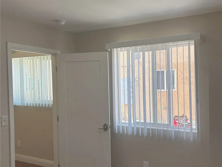 628 W 59th Pl — Photo 14