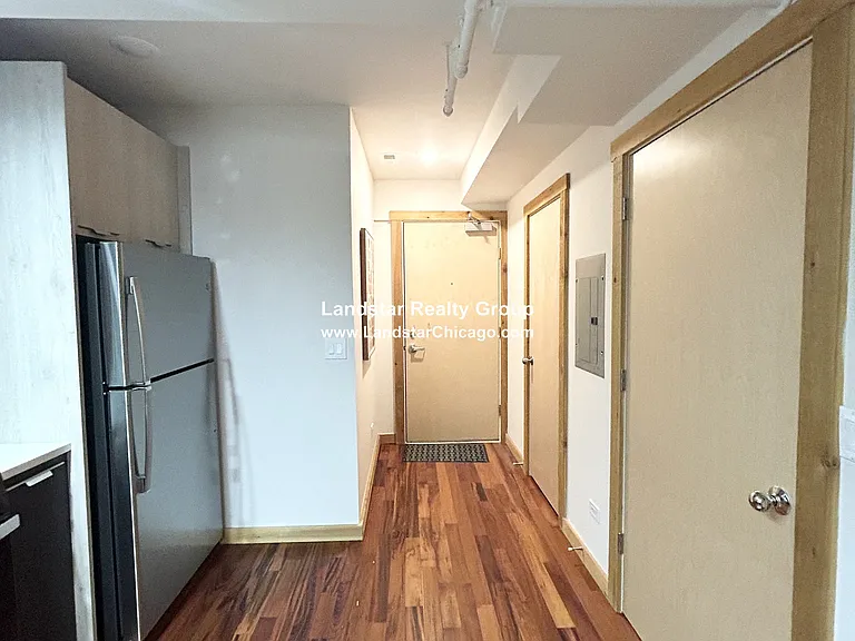 4611 S Ellis Ave #209 — Photo 2