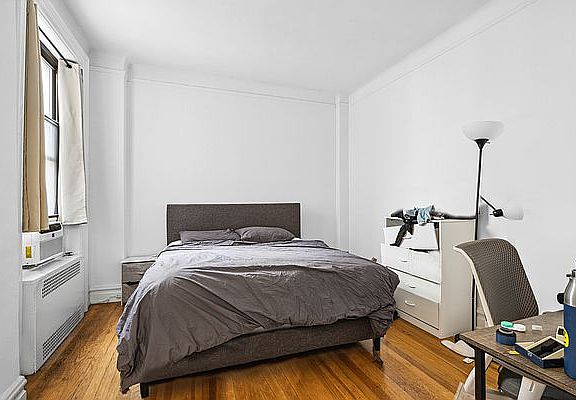 4th image of 205 W 54th St APT 8E