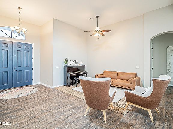 2nd image of 10037 E Glencove Cir