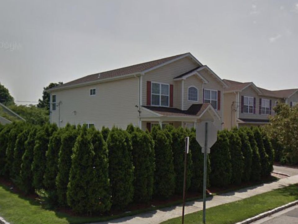 1st image of 33 Lenox Ave