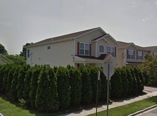 33 Lenox Ave, Hicksville, NY 11801