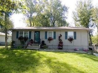 1150 Delaware St, Tonganoxie, KS 66086