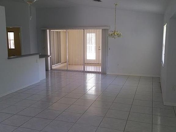 4th image of 102 Swan Dr