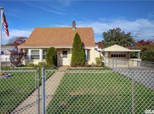 41 Sugar Maple Rd, Levittown, NY 11756