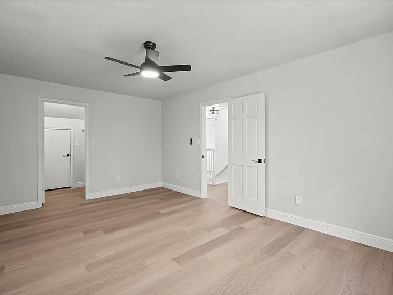 100 Redbud Woods Trl — Photo 14