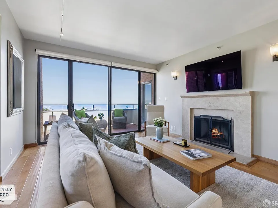 101 Lombard St #901W
