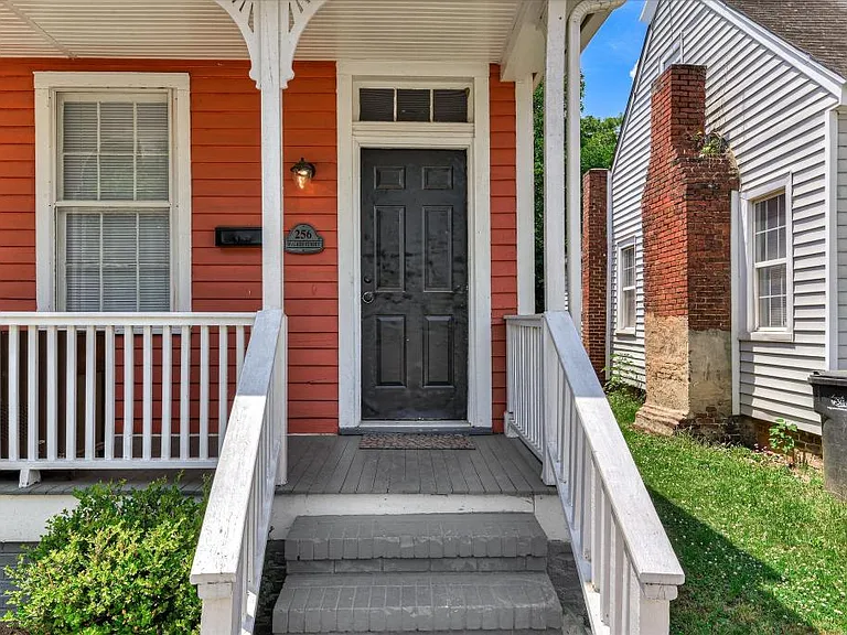 256 Walker St — Photo 2