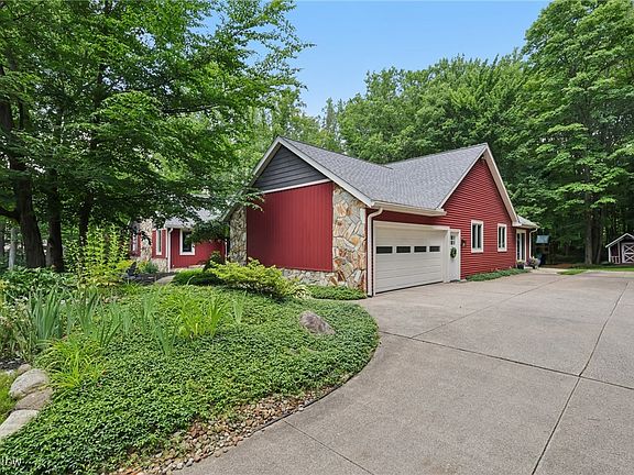 2nd image of 3135 Pine Lake Dr