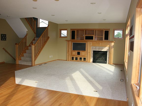 Beautiful built ins & fp