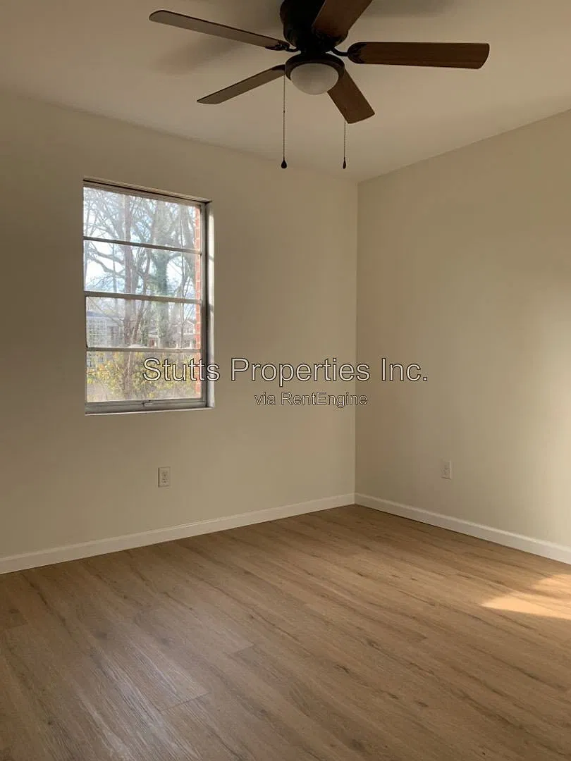 2 bed, 1.0 bath, $950 — Photo 4