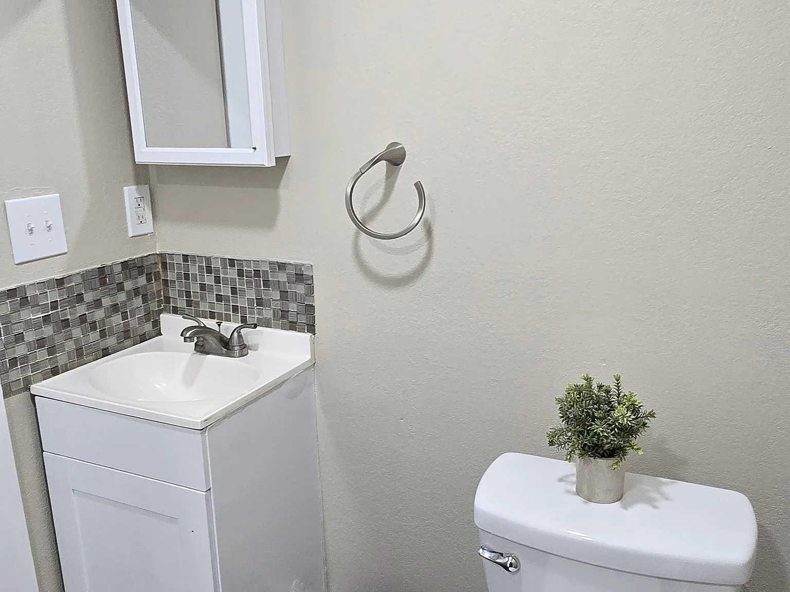 Beech Ave, Fontana — Photo 4