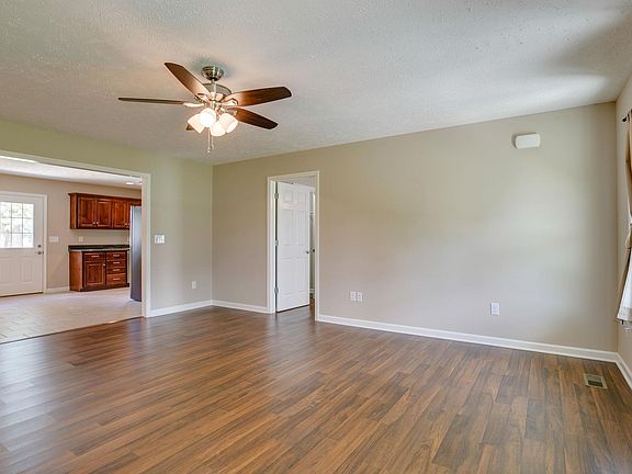 5th image of 6304 Woodbury Hwy
