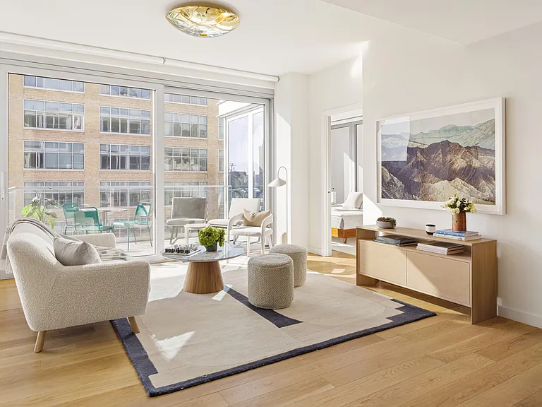 547 W 47th St #909 — Photo 3