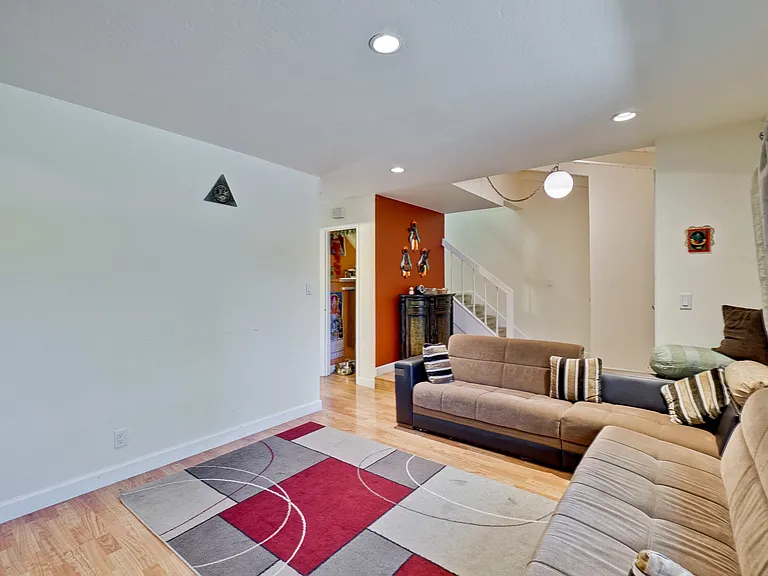 22671 Queens Oak Ct — Photo 8