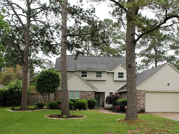Large Front Yard!