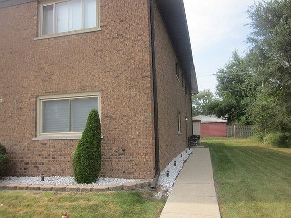 3rd image of 15126 Jeffery Ave APT 1E