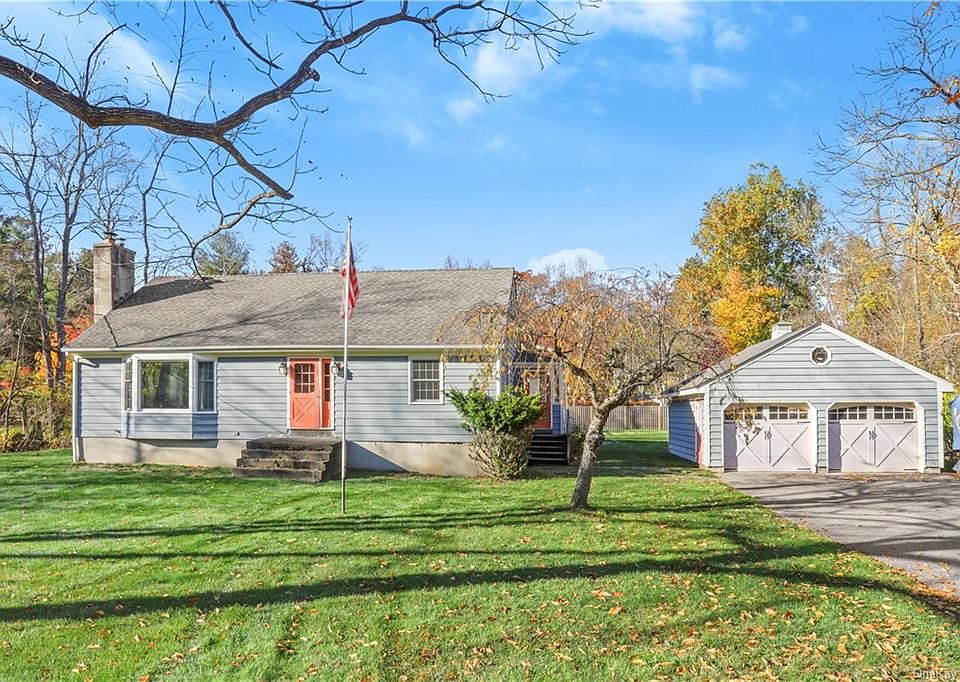 1st image of 27 Lakeside Dr