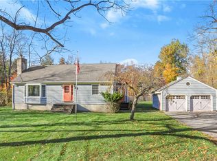 27 Lakeside Dr, Katonah, NY 10536