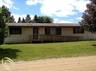 1117 Sunset Dr, Holly, MI 48442