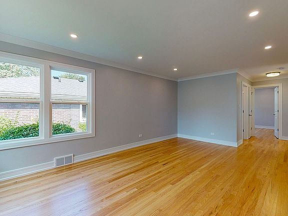 5th image of 9023 Laramie Ave