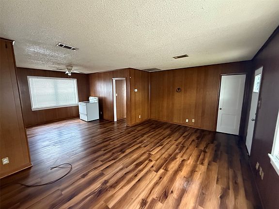 4th image of 301 Boyd Loop