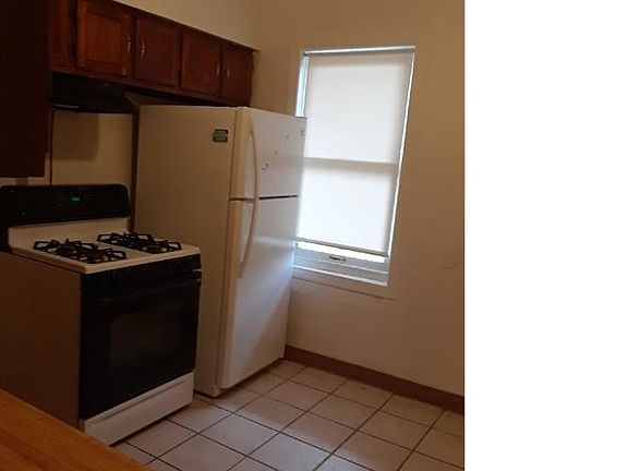 4th image of 372 N Avers Ave #1