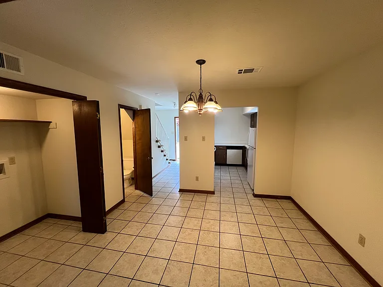 305 W Esplanade Ave #A — Photo 8