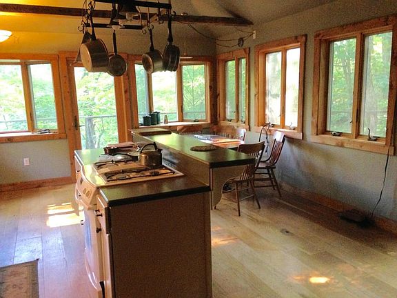 3rd image of 47 Burks Cabin Ln