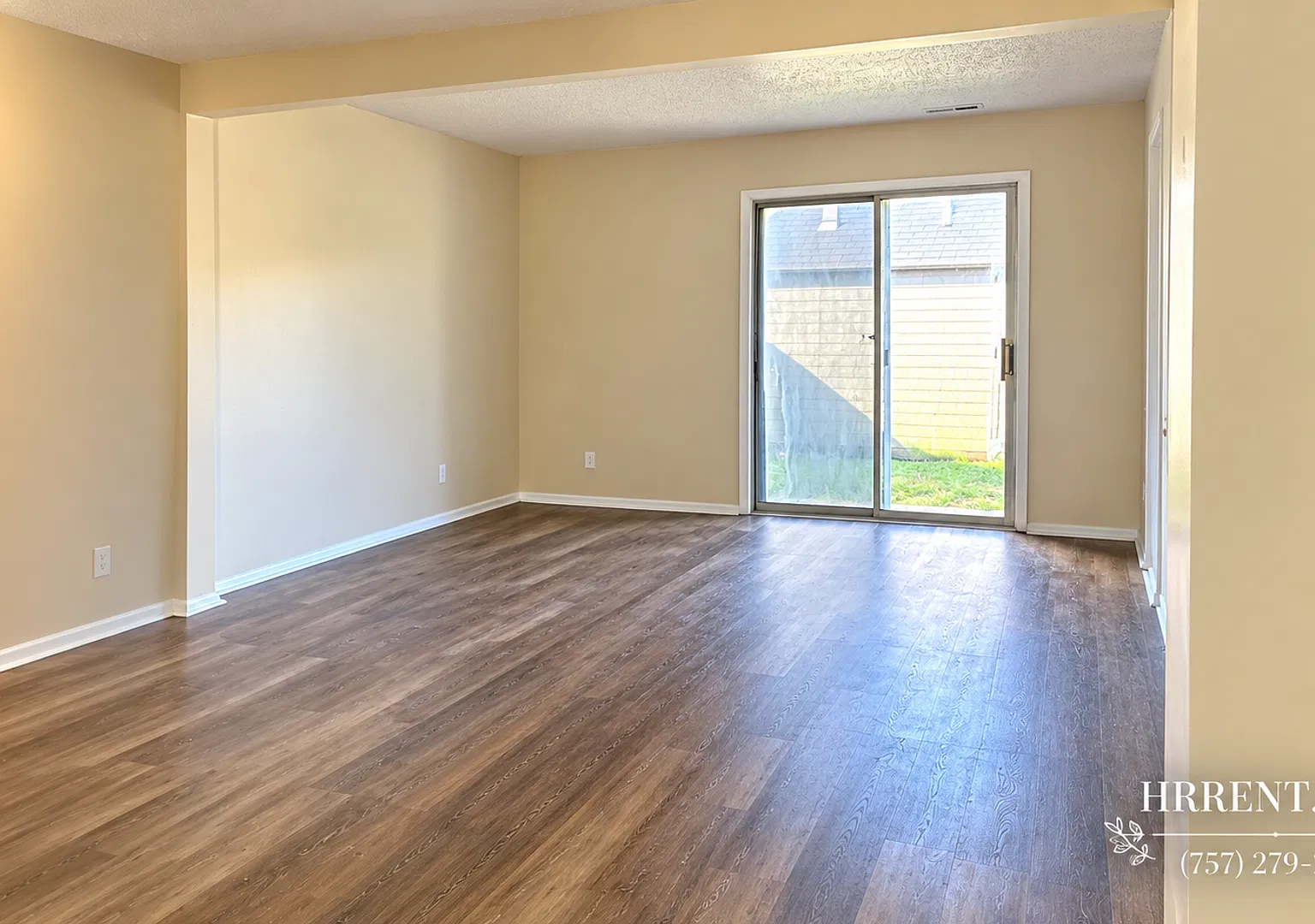 A Spacious 2 Bedroom 2.5 Bathroom Townhouse located in the Salem area of Virginia Beach, VA! — Photo 3