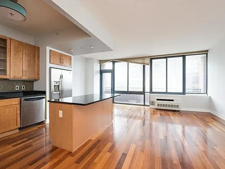 389 Washington St #23B — Photo 4