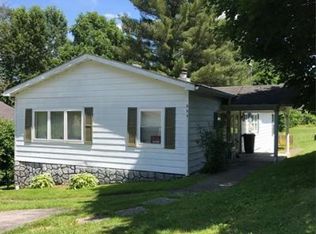 253 Lucas St, Lester, WV 25865