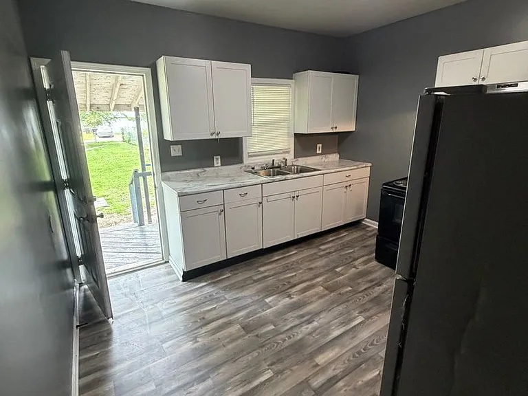 2718 S 5th St — Photo 16