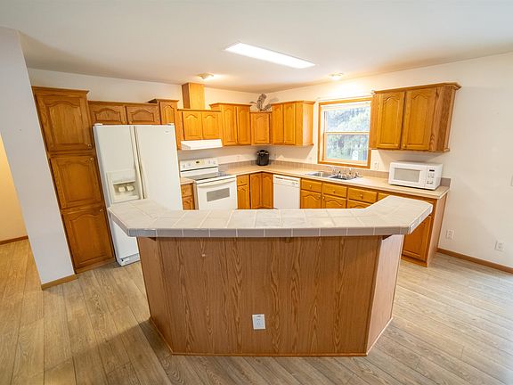 5th image of 328 E Parkway Dr